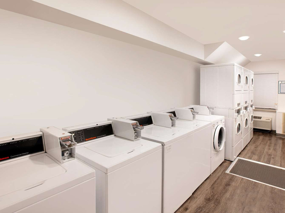 Select Suites Fayetteville - I-49主图