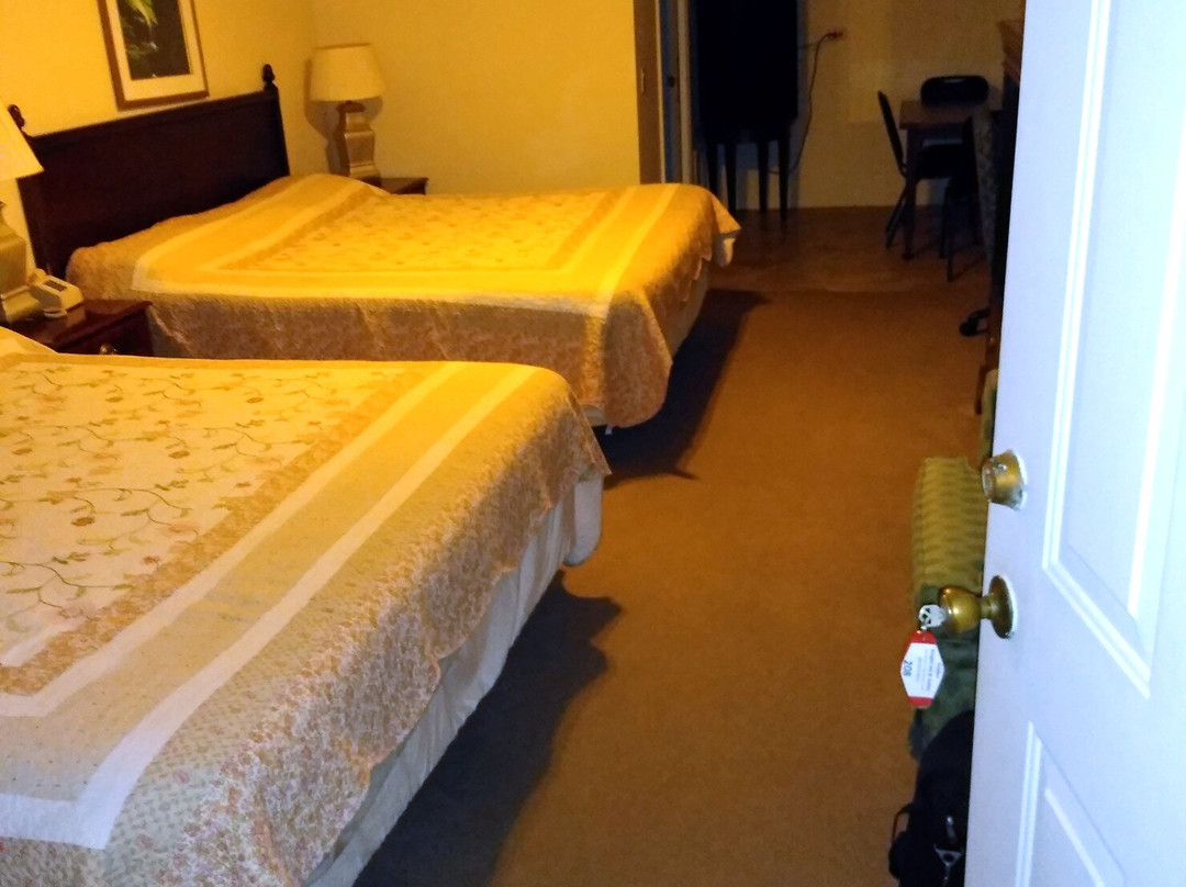 Golden Knight Inn and Suites主图