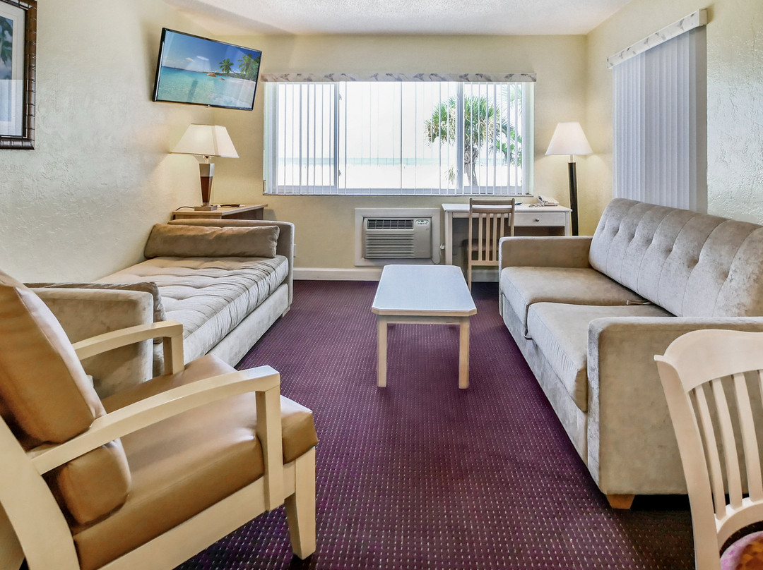 Page Terrace Beachfront Hotel主图