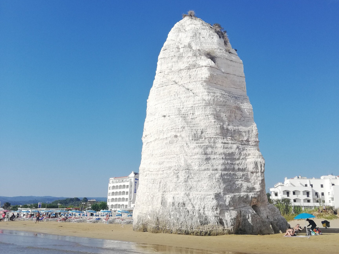 Spiaggia del Pizzomunno-维耶斯泰必去景点