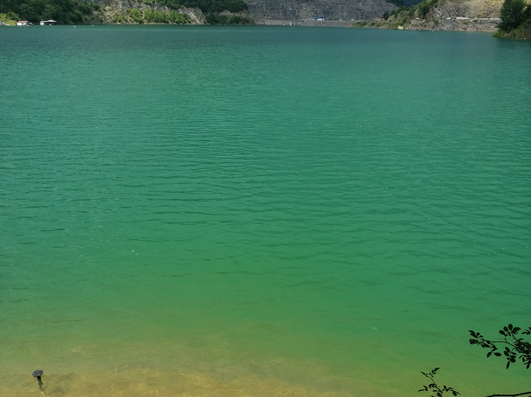 Zavojsko Lake景点图片