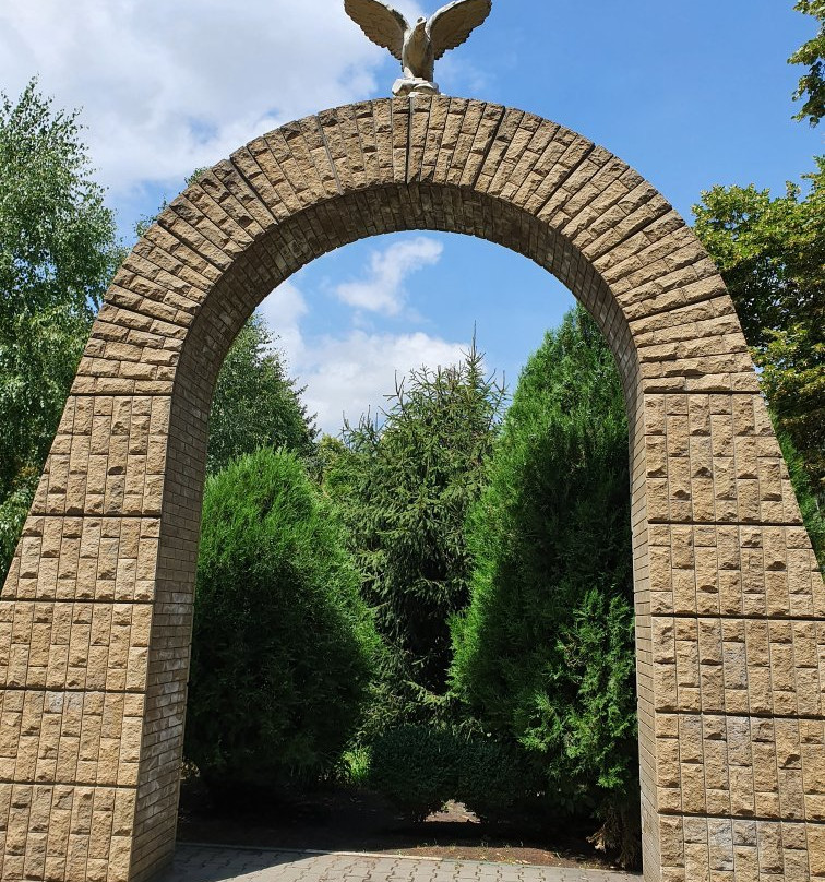 Arka s Gerbom Bataiska景点图片