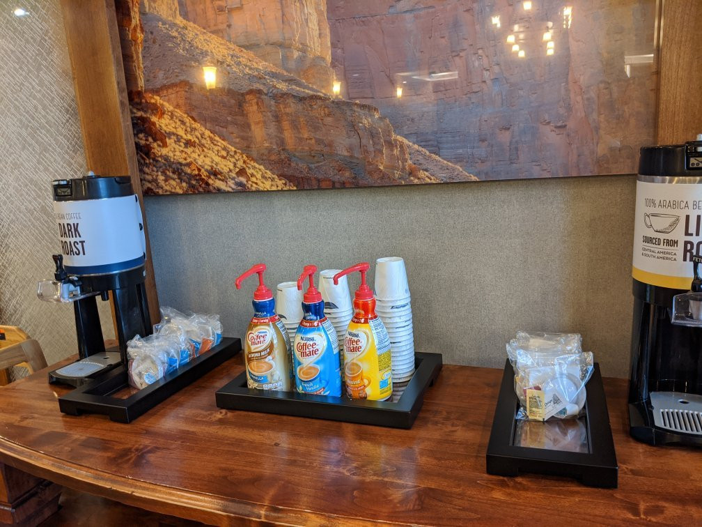 肖洛市派恩托普汉普顿套房酒店主图