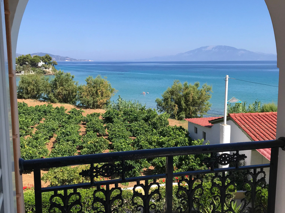 Achillion Apartments主图