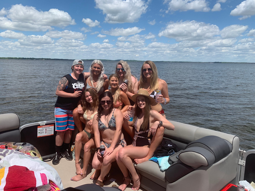 Floating Toy Boat Rental-Edgerton必去景点