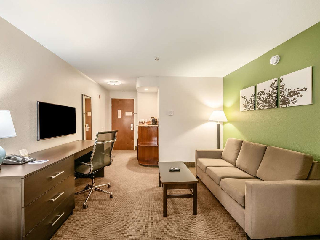 Sleep Inn & Suites University主图