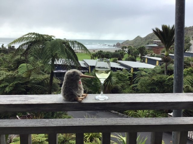 普那凯基度假酒店主图