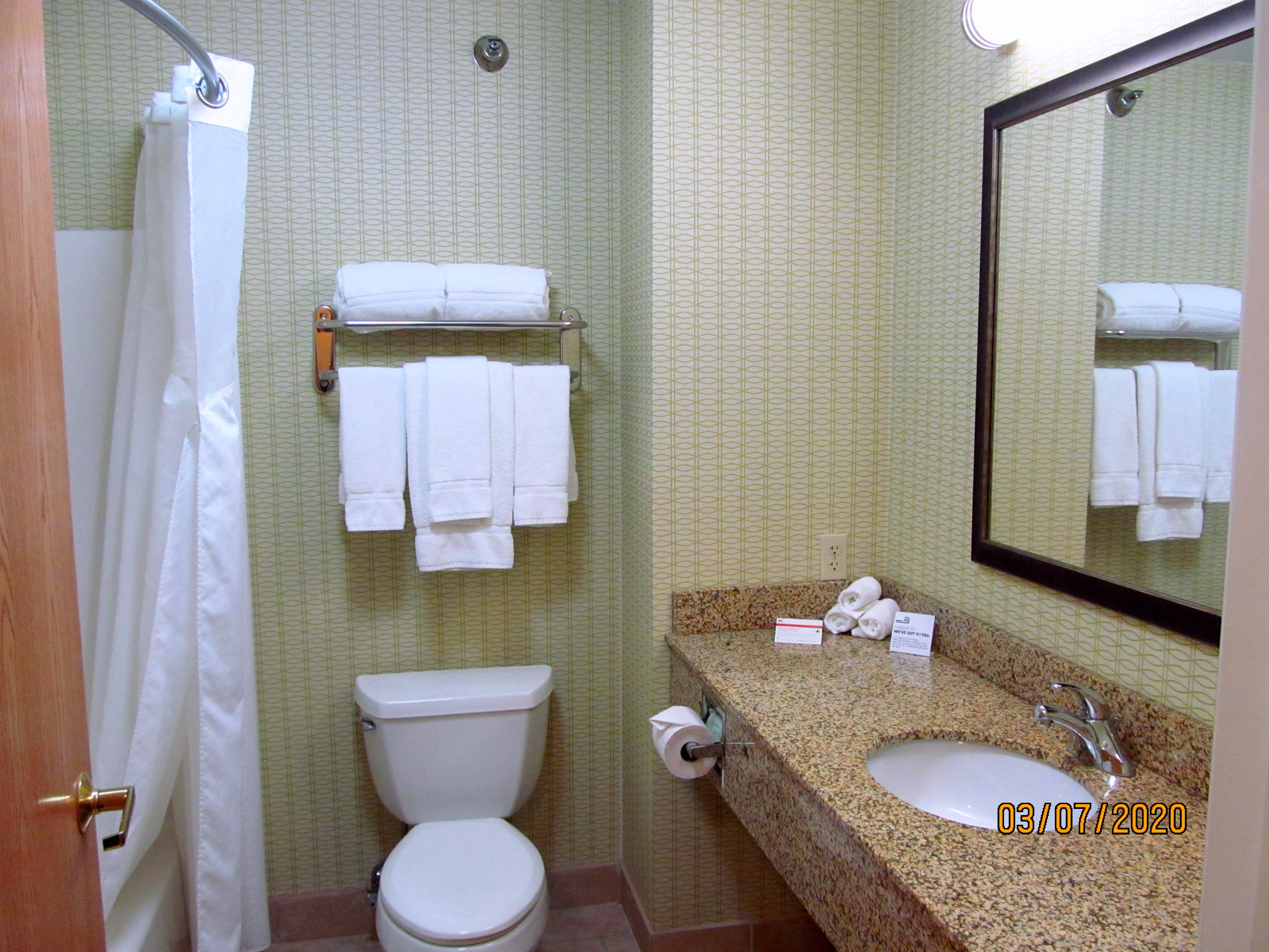 Holiday Inn Express & Suites Charlotte, An IHG Hotel-浴室