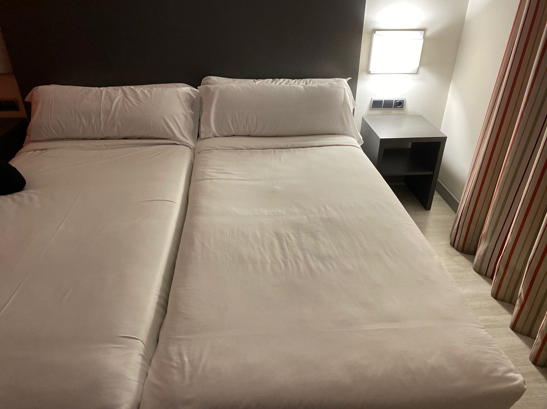 H2阿维拉酒店主图