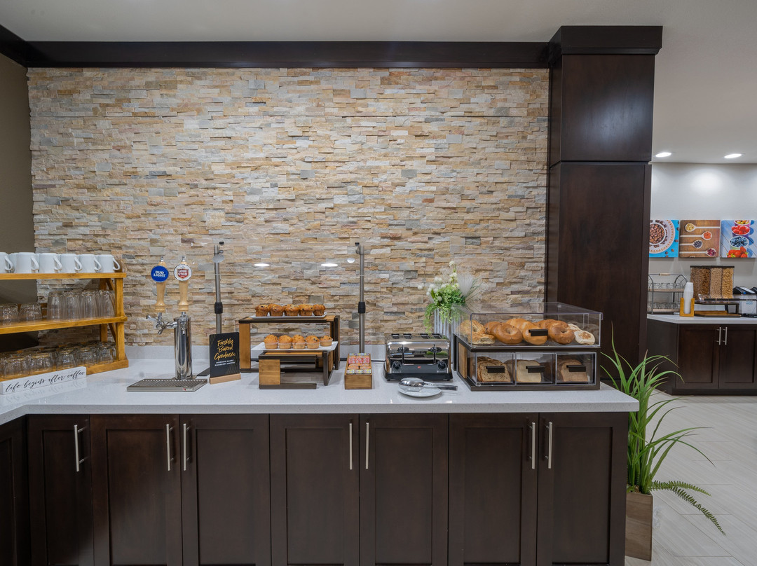 Staybridge Suites Houston East - Baytown by IHG主图