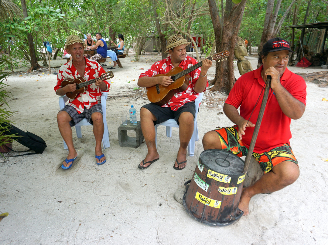 Liki Tiki Motu Picnic-Cook's  Bay必去景点