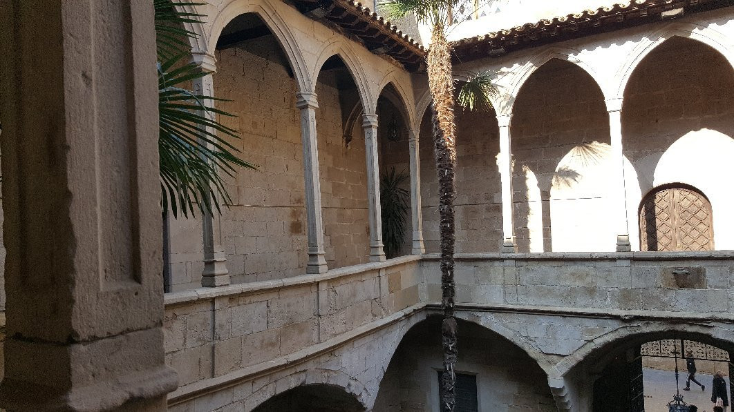 Antiguo Hospital de Santa Maria景点图片
