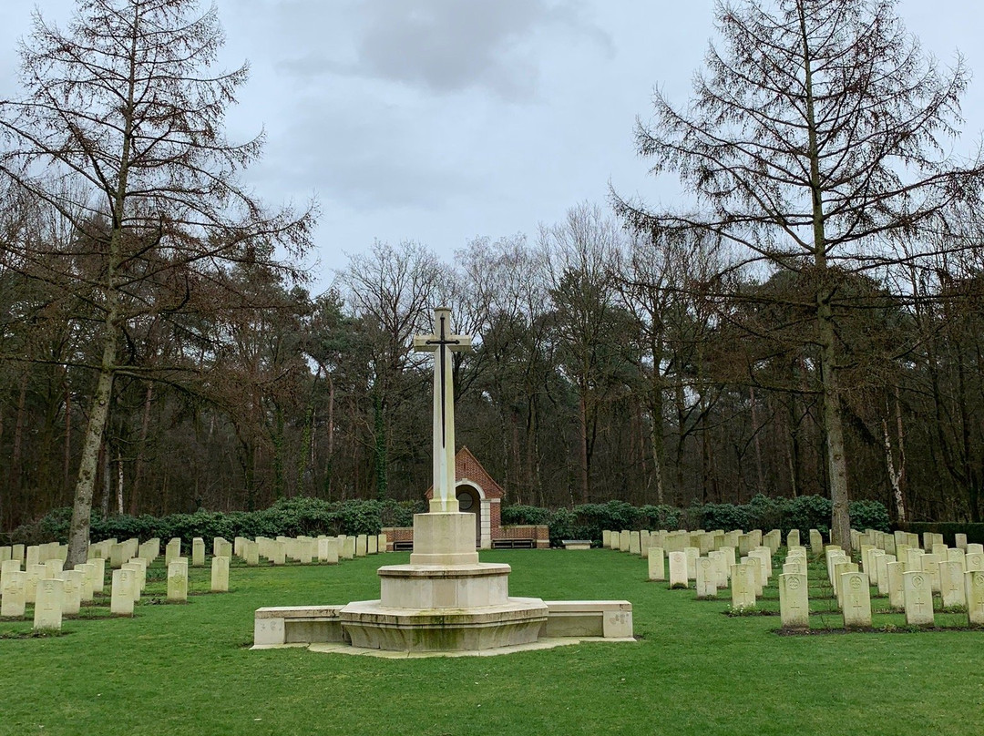 Overloon War Cemetery景点图片