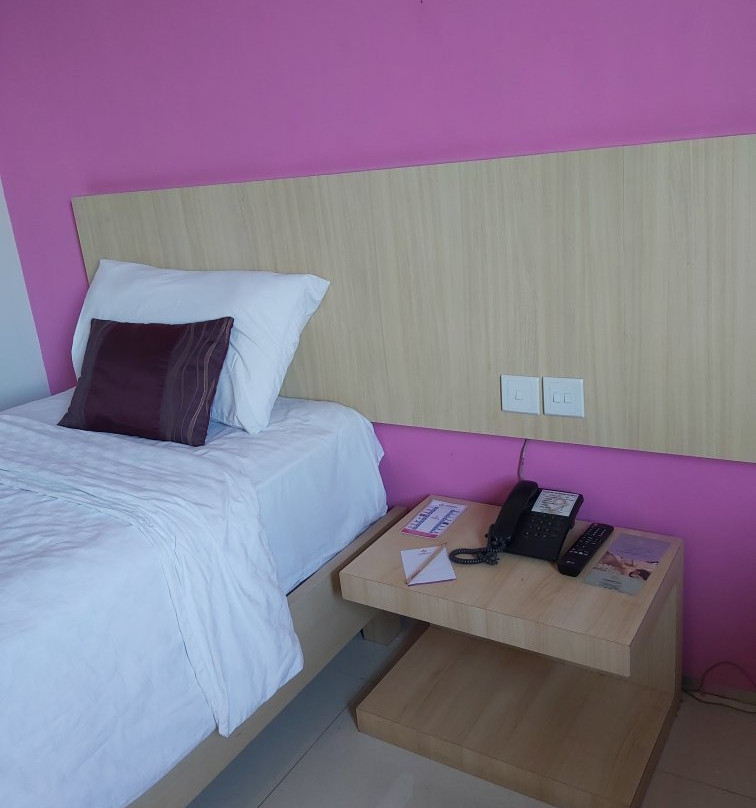 Lombok Plaza Hotel & Convention主图