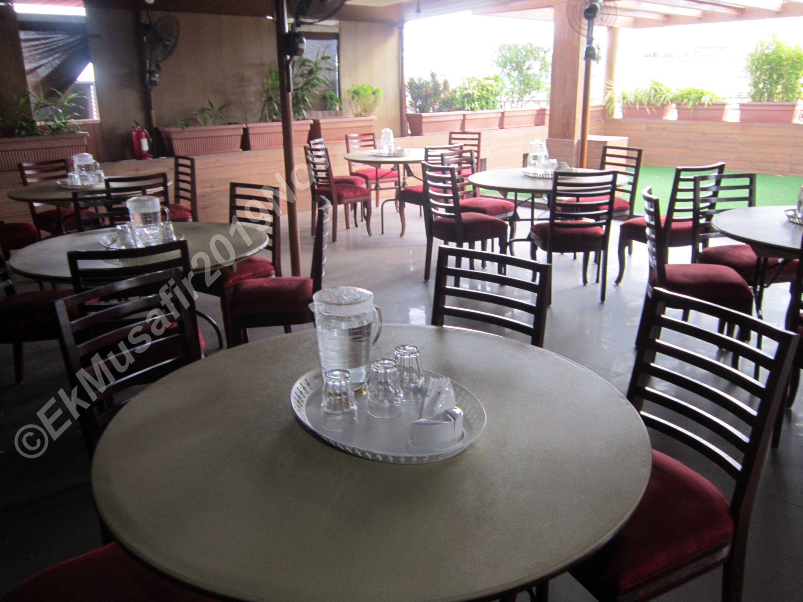 Srivar Hotels-餐饮