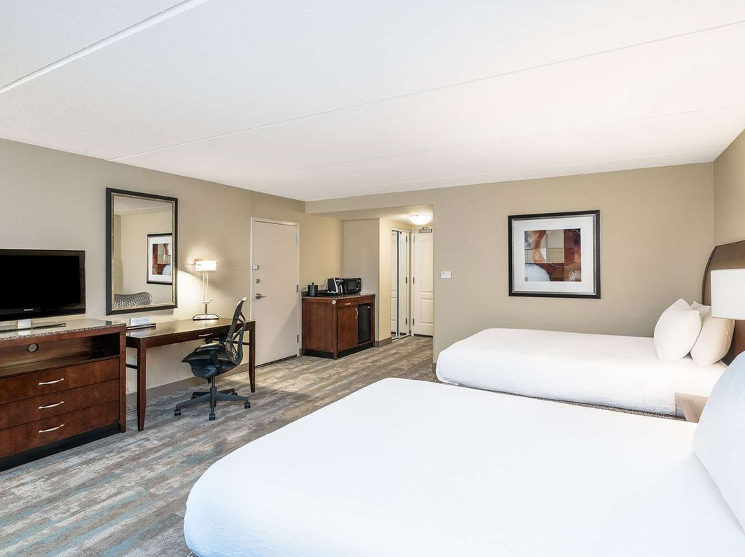 里士满机场希尔顿花园旅馆主图