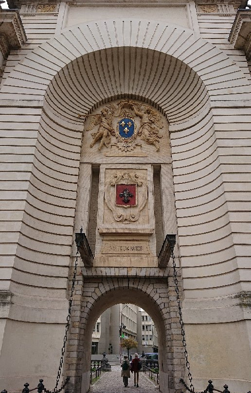 Porte de Paris-里尔必去景点