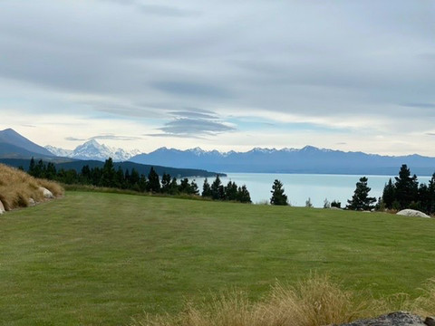 库克山湖畔度假酒店主图