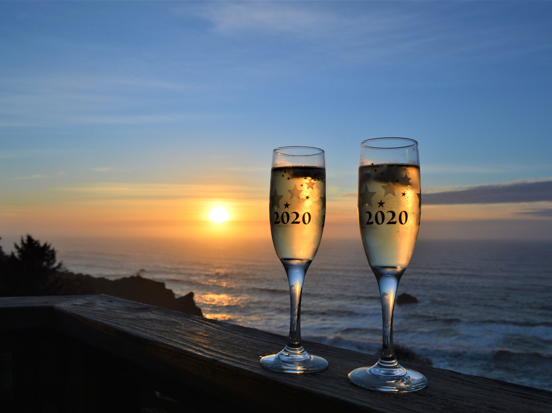 Turtle Rocks Oceanfront Inn主图