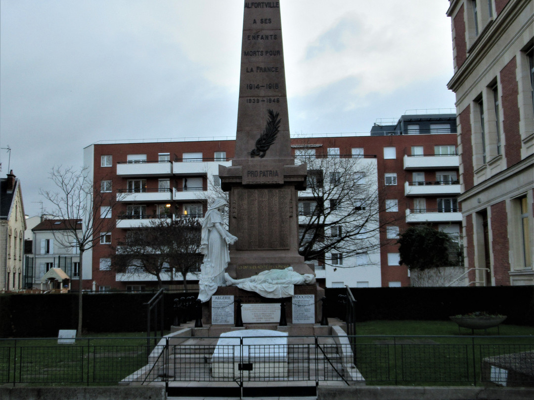 Monument communal-阿尔福维尔必去景点