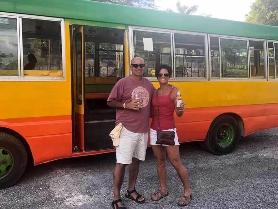 One Love Bus Bar Crawl-内格里尔必去景点