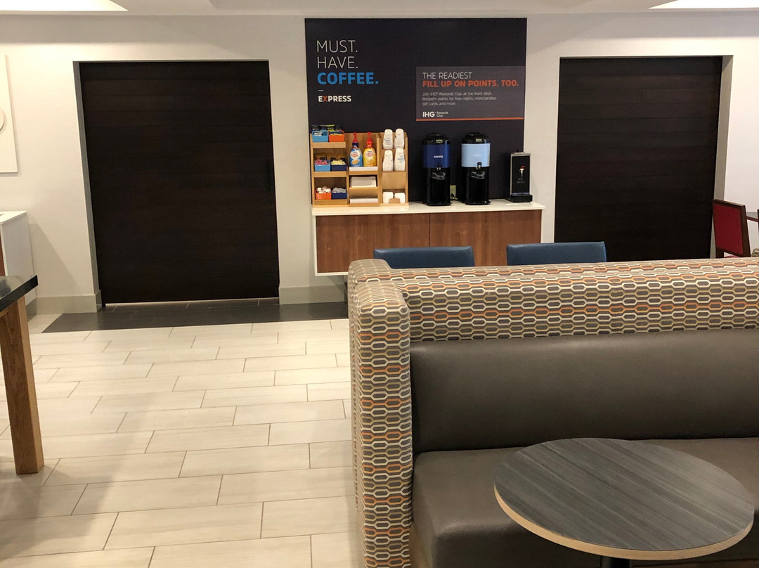 Holiday Inn Express & Suites Vandalia By IHG主图