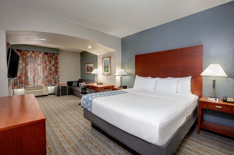 La Quinta Inn & Suites by Wyndham Cleveland TX主图