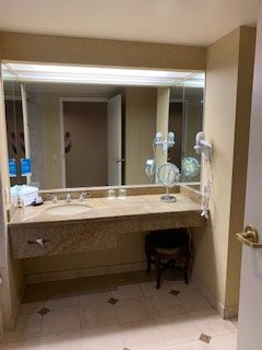 伯锡尔城马蹄铁酒店主图