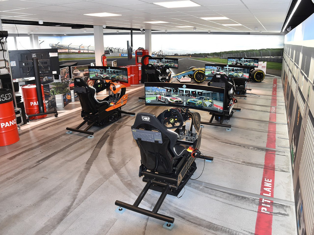 A Plus Simracing Events & Lounge-Hinwil必去景点