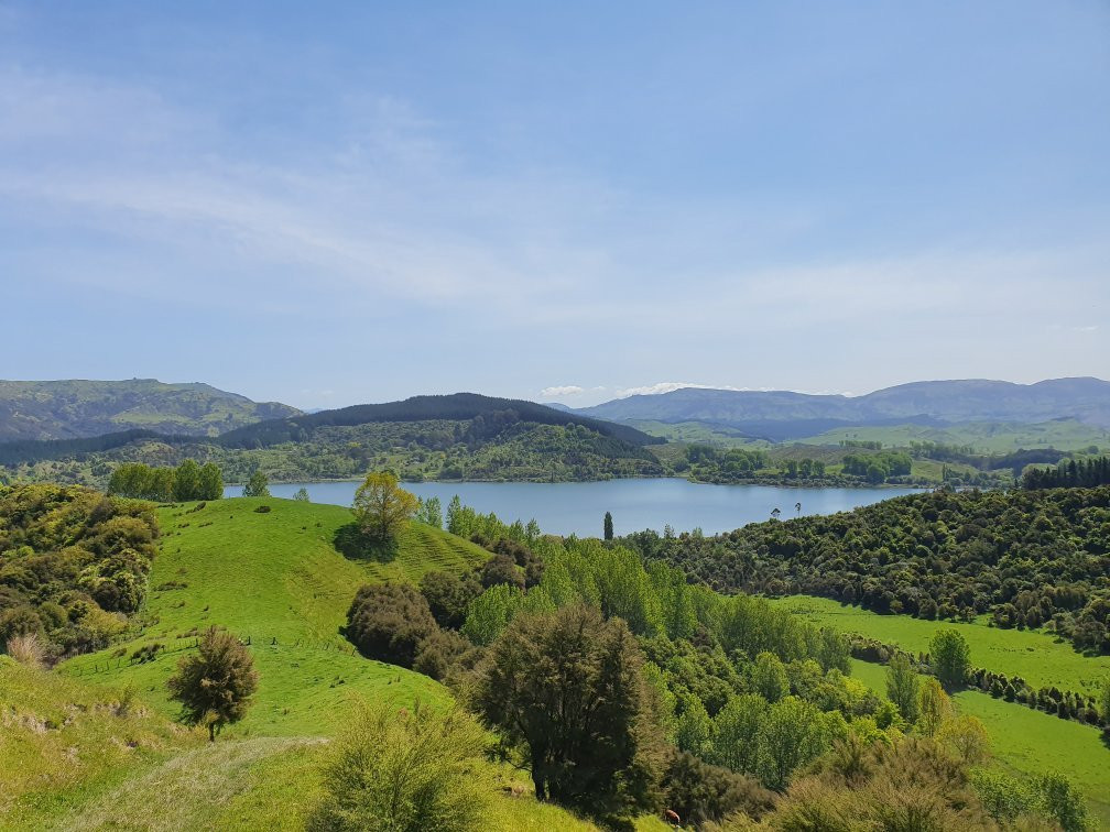 Lake Tutira景点图片