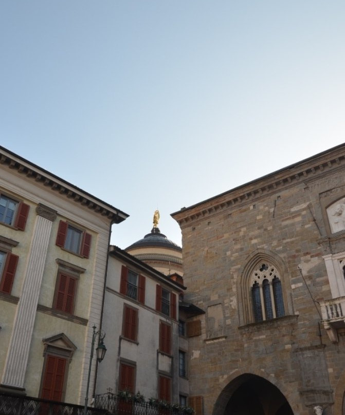 Piazza Vecchia景点图片