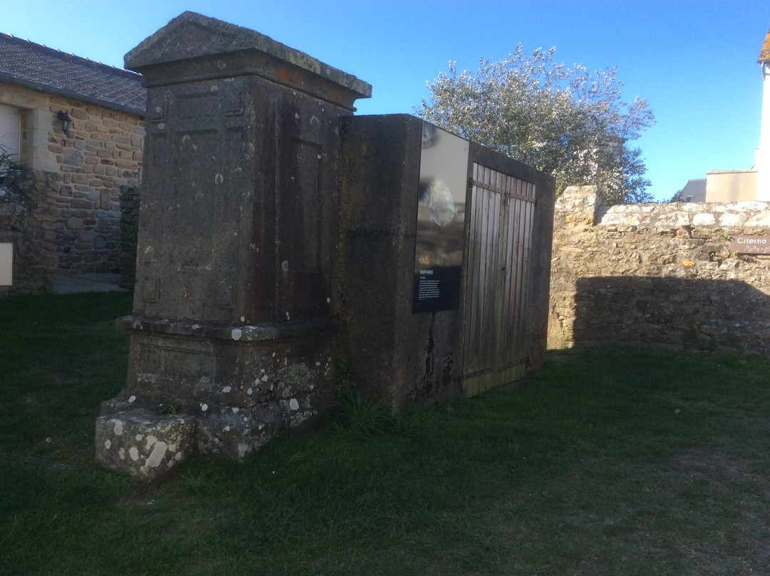 Eglise Saint Ronan et citerne des Anglais-Ile Molene必去景点