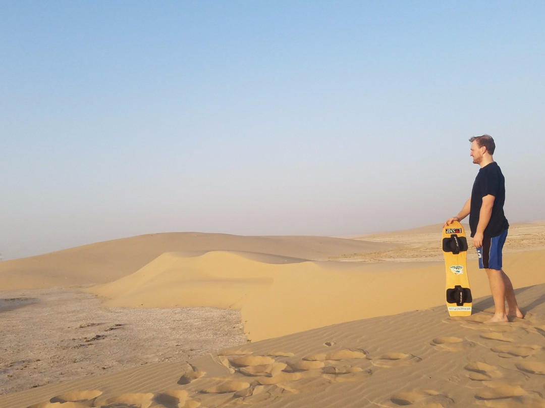 Abu Samra旅游景点-Singing Sand Dunes