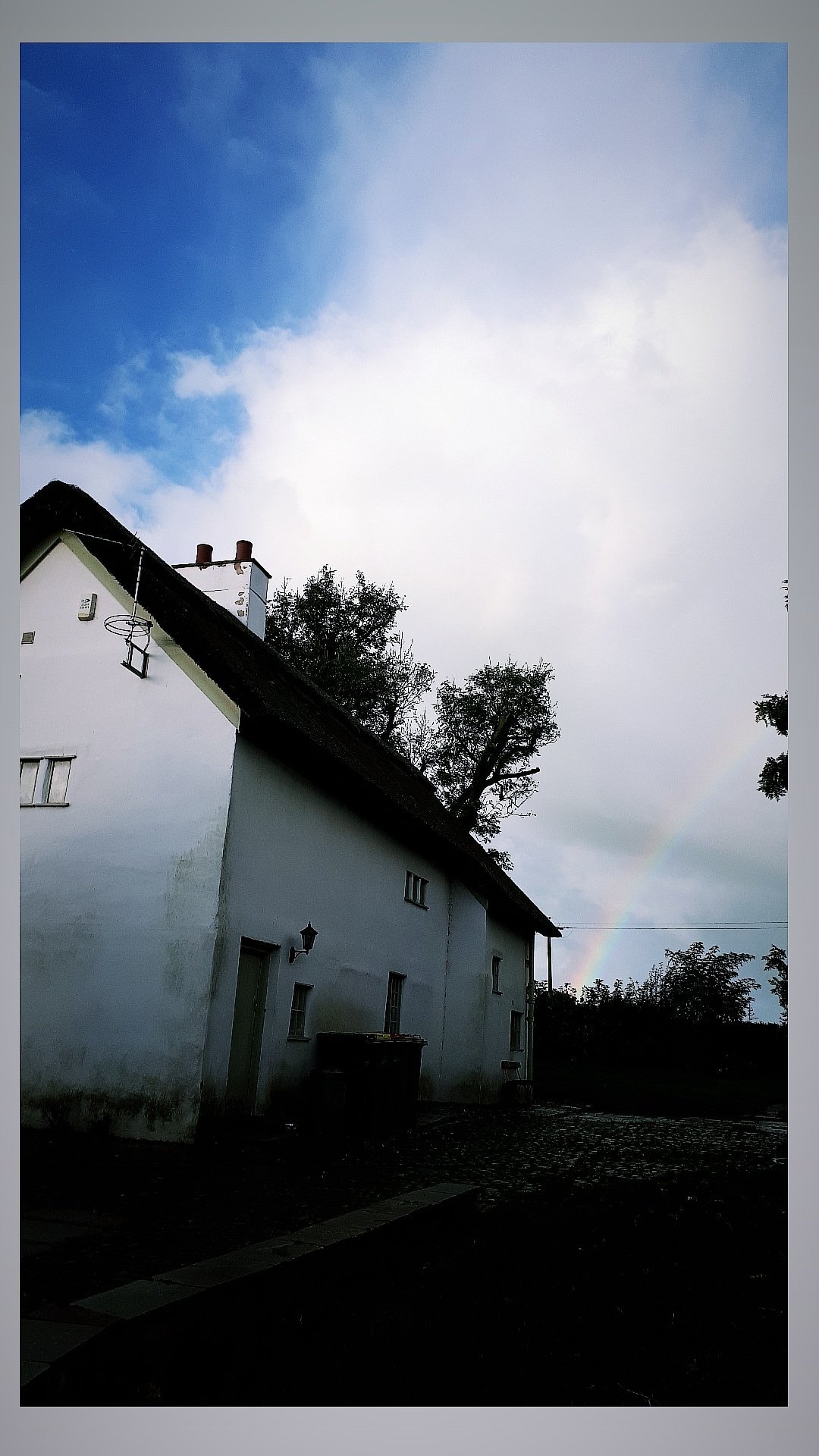 Home Barn and The Granary-官方