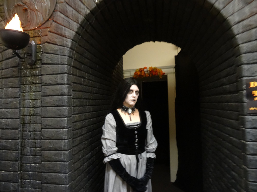 Plainville旅游景点-Witch's Dungeon Classic Movie Museum