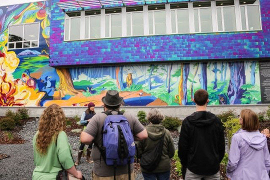 The Painted Whale Seward Mural Walking Tours-苏厄德必去景点