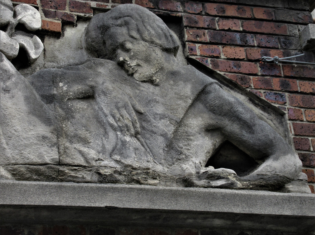 Bas-relief "Le Conte du petit Poucet"景点图片