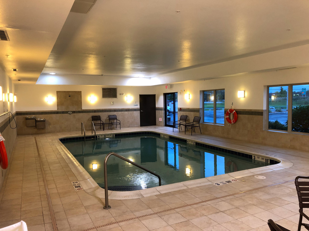 德威特快捷假日&套房酒店（锡拉丘兹）主图