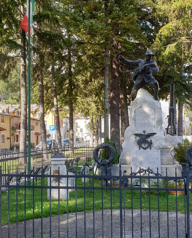 Monumento ai caduti景点图片