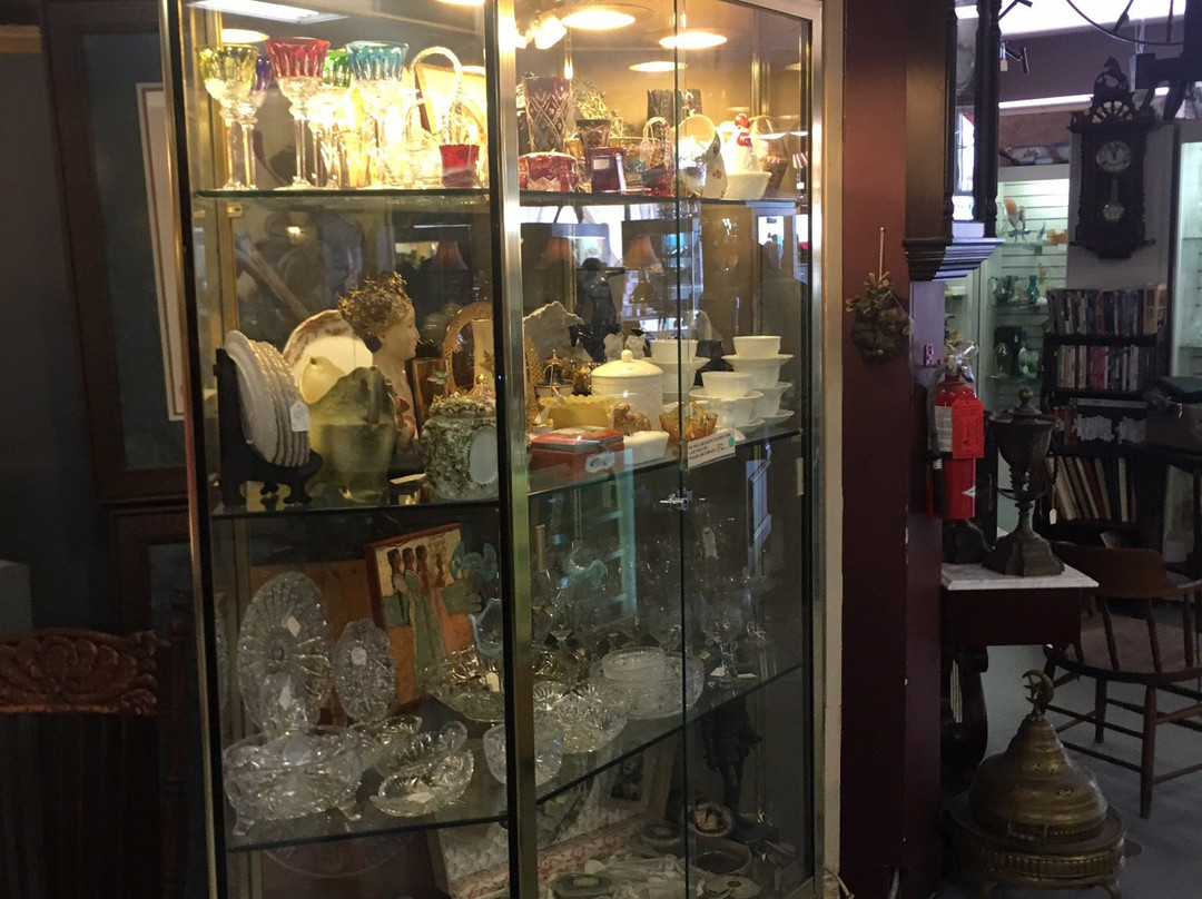 Elegant Endeavors Antique Emporium景点图片