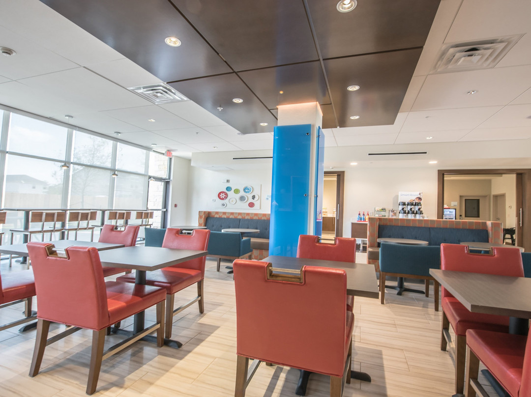 Holiday Inn Express & Suites Dripping Springs - Austin Area By IHG主图