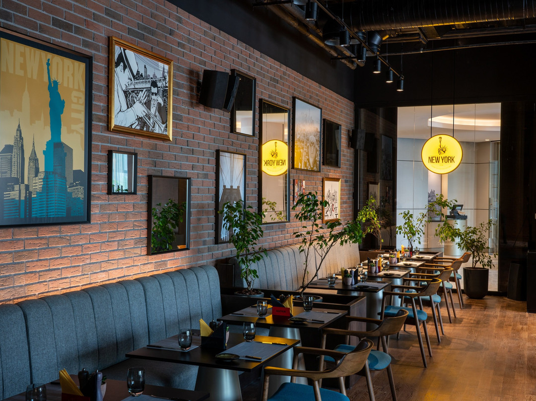 尼亚美餐馆和美食-New York Restaurant & Bar