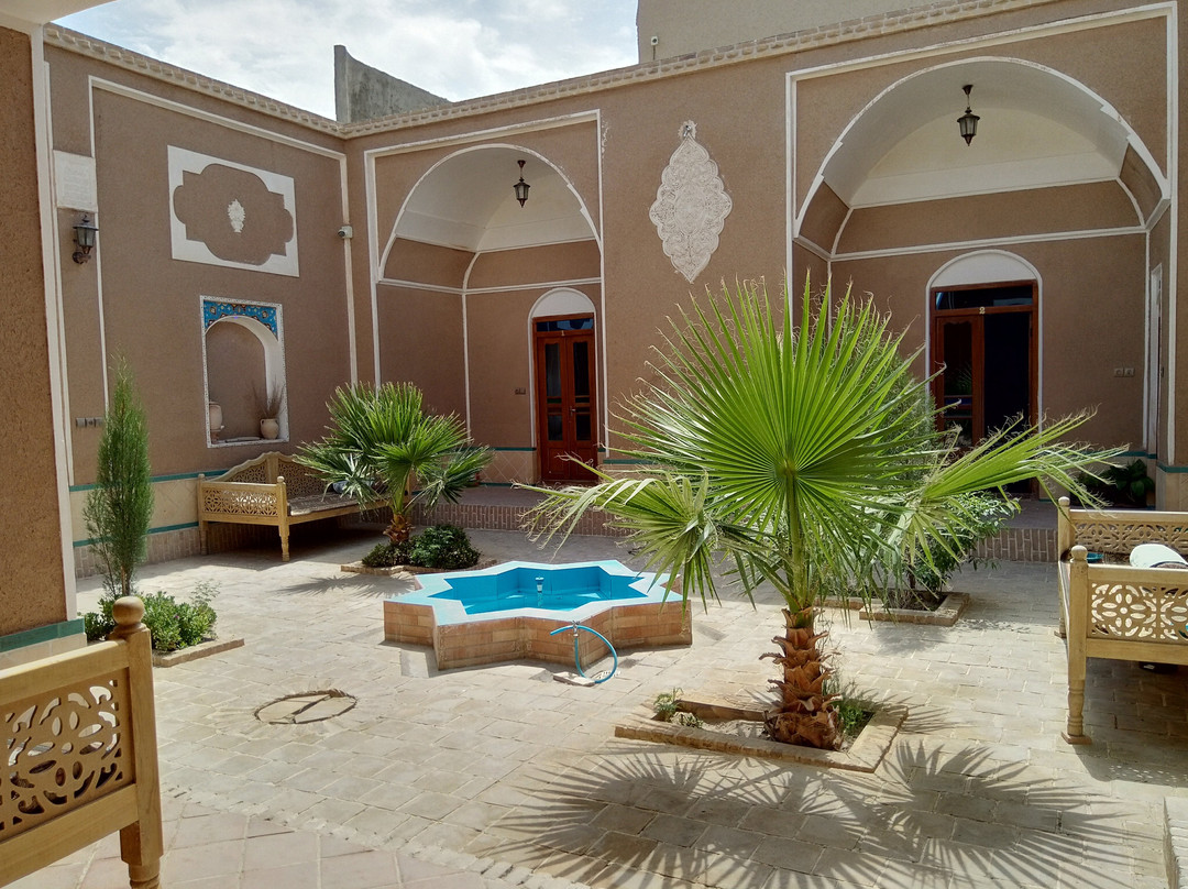 Negaar Varzaneh Traditional Guesthouse主图