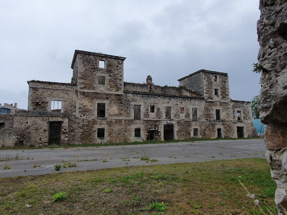 Torreon Medieval-利亚内斯必去景点
