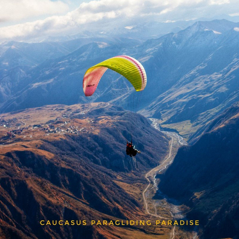 Paragliding in Gudauri — Toors-古道里必去景点