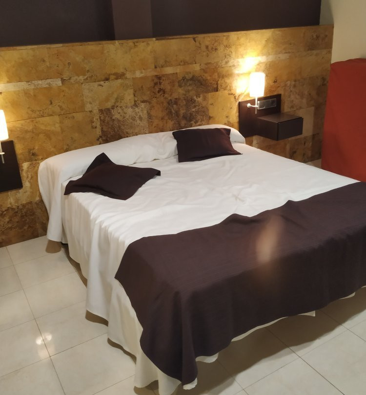 滨海皮纳尔酒店主图