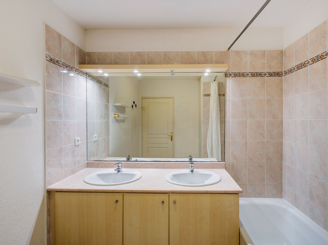 卡朗克公园酒店主图