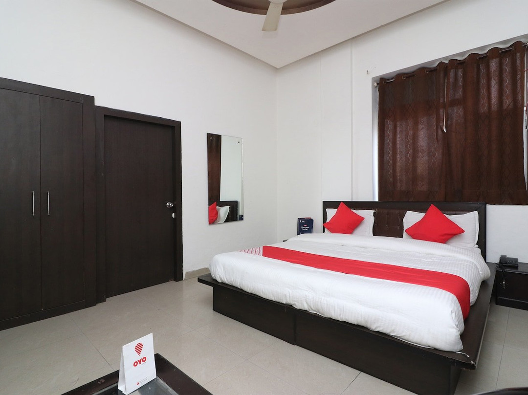 OYO Townhouse 898 Hotel Alpine主图