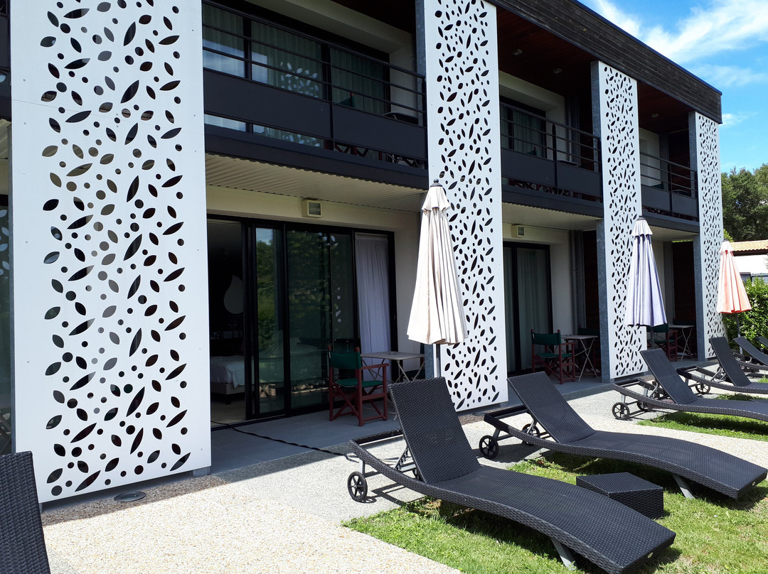 湖花园酒店主图