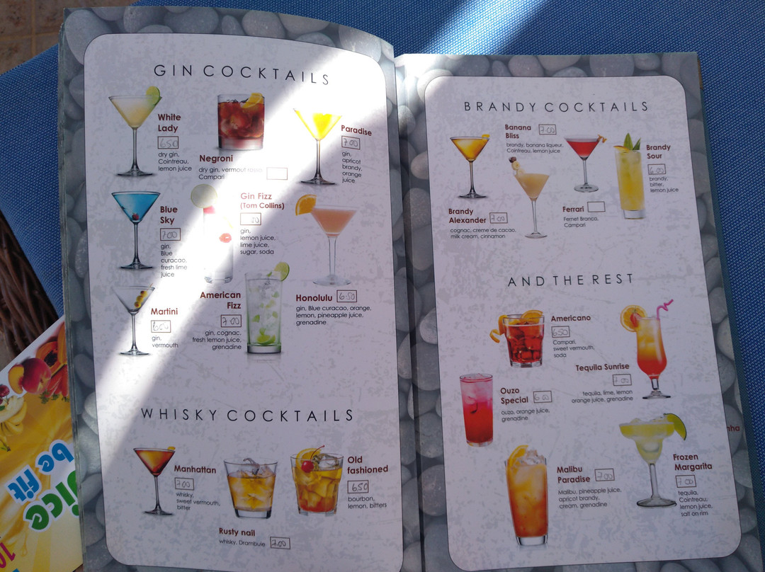 Sea View Apartments Cafe and Cocktail Bar主图